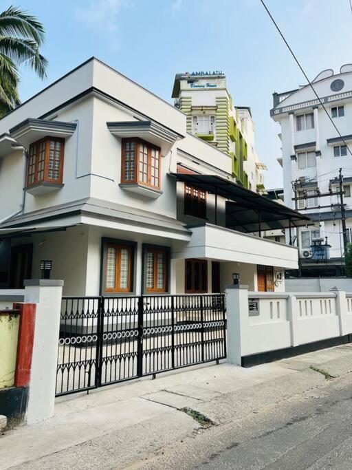 Home In Guruvayur-3 Bedroom Eksteriør bilde