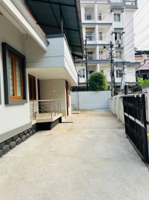 Home In Guruvayur-3 Bedroom Eksteriør bilde